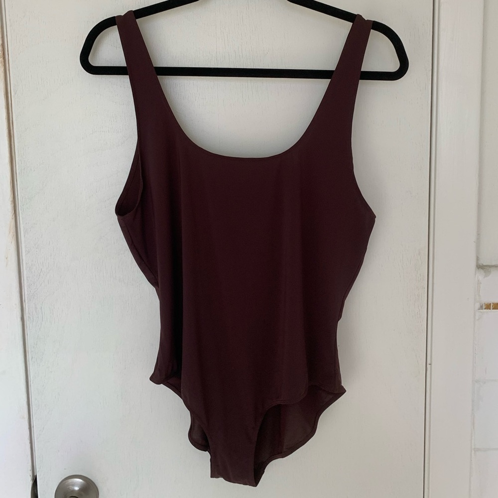 Parade Sleeveless Scoop Bodysuit, Size XL, Dark Brown (Fudge)